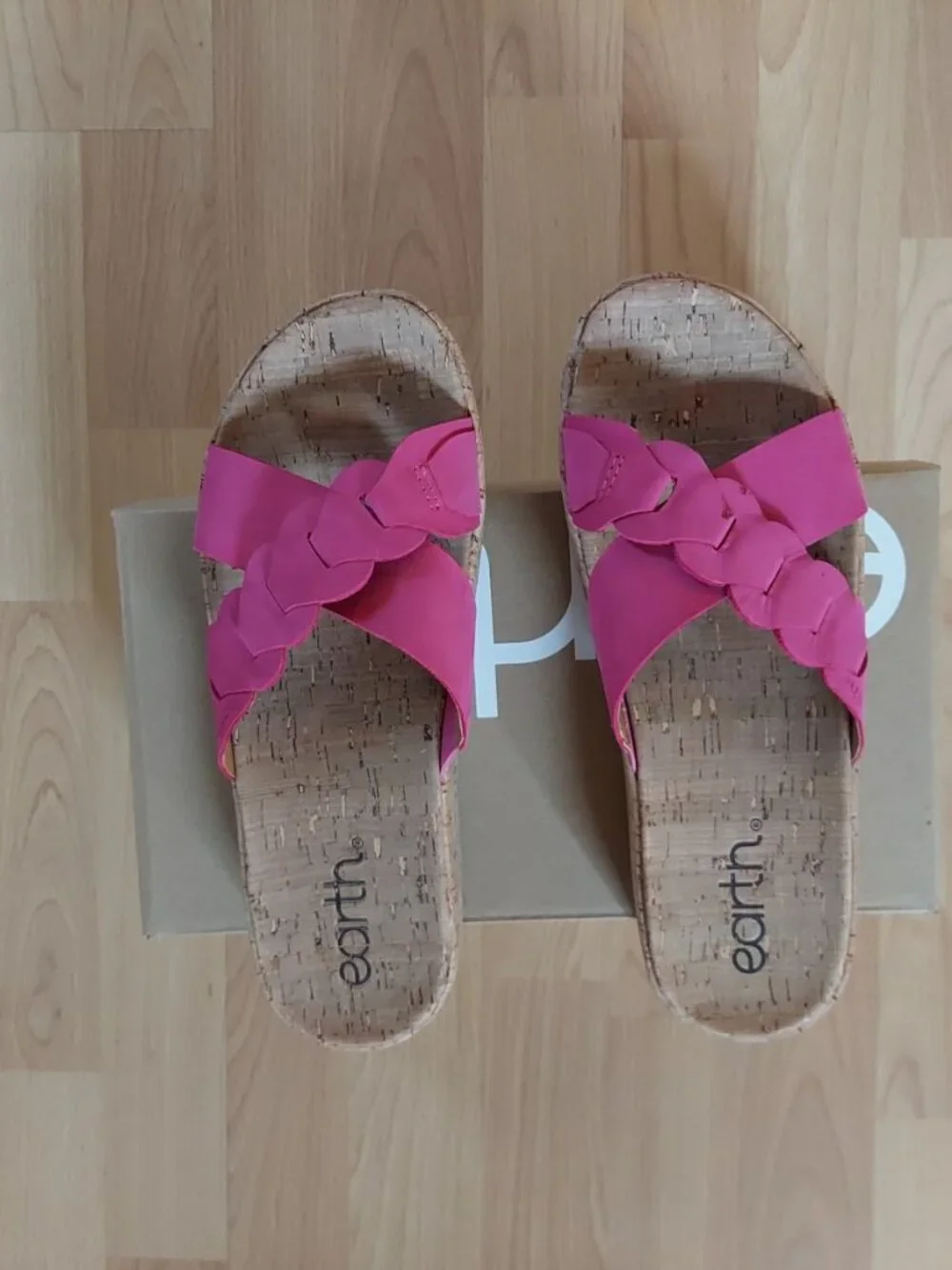 Earth Women's Scotti Slip-On Platform Wedge Sandals - Size 9 - Like New